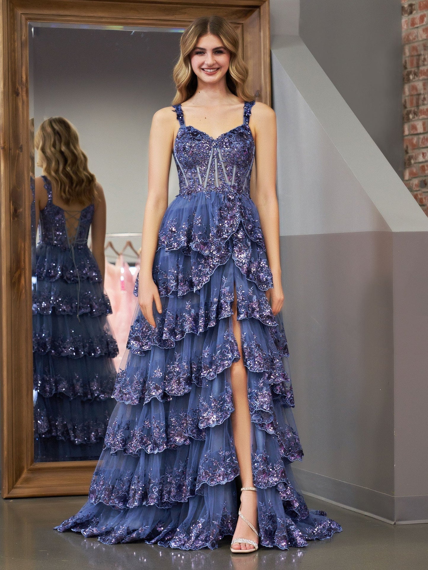 Graublaues Prinzessinnen-A-Linien-Ballkleid mit schulterfreiem Korsett und Spitzenrüschen