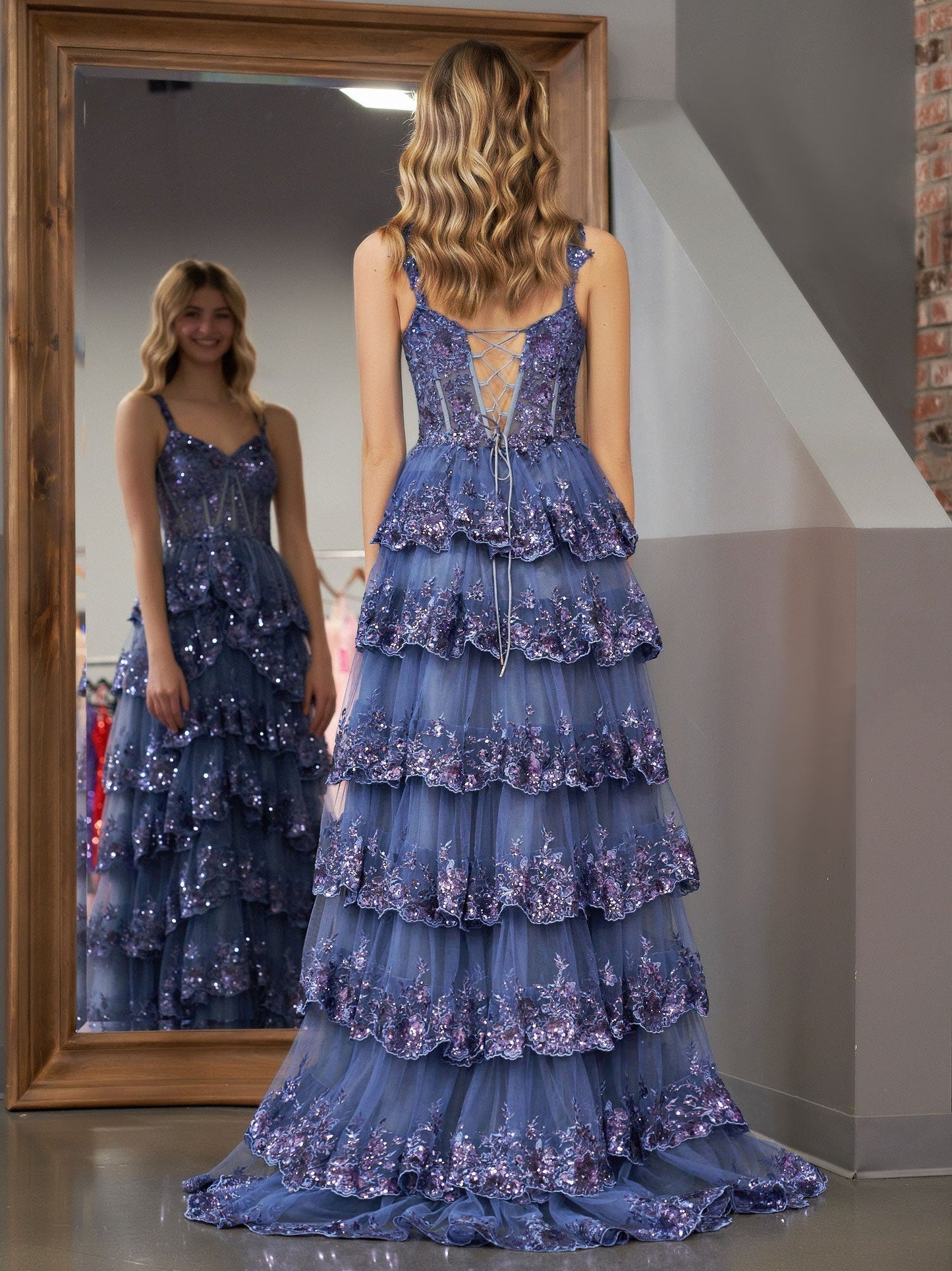 Graublaues Prinzessinnen-A-Linien-Ballkleid mit schulterfreiem Korsett und Spitzenrüschen