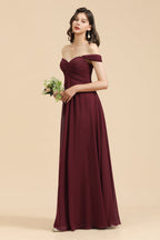 Vestido largo de dama de honor burdeos con escote en forma de A y hombros descubiertos, recién llegado