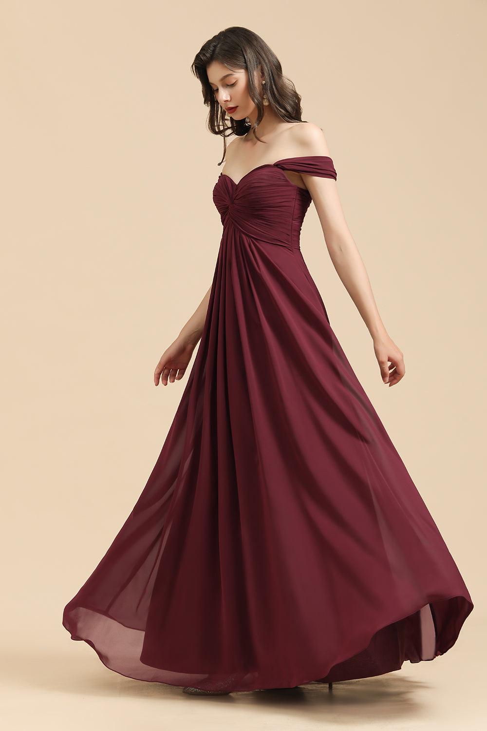 Vestido largo de dama de honor burdeos con escote en forma de A y hombros descubiertos, recién llegado