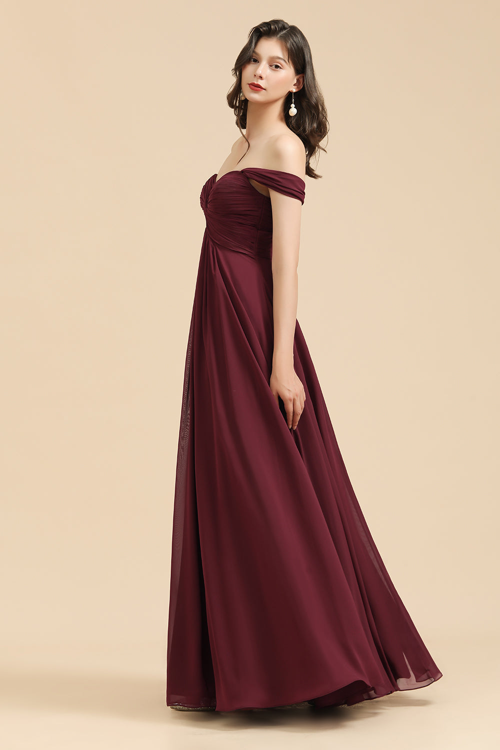 Vestido largo de dama de honor burdeos con escote en forma de A y hombros descubiertos, recién llegado