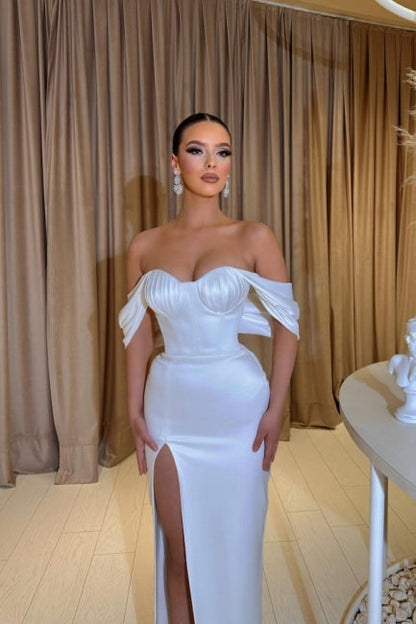 Vestidos de baile de cetim nobres com mangas curtas e fenda frontal