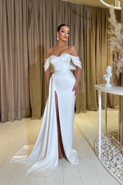Vestidos de baile de cetim nobres com mangas curtas e fenda frontal