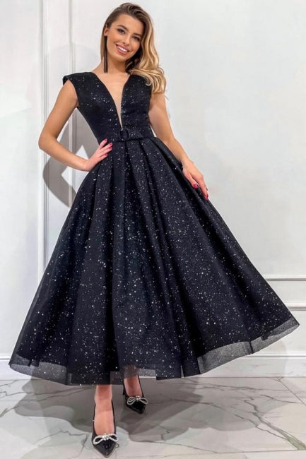 Obsessing – Langes, schwarzes, ärmelloses Ballkleid in A-Linie mit V-Ausschnitt und Pailletten
