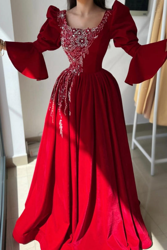 Obsessing – Langes, rotes A-Linien-Ballkleid aus Spitze mit quadratischem Ausschnitt und langen Ärmeln