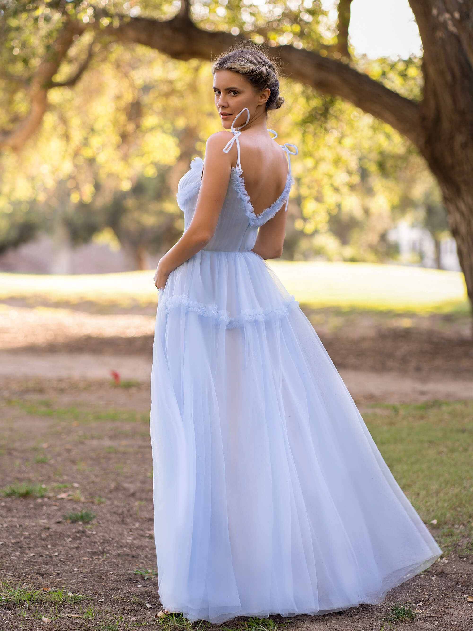 Langes A-Linien-Ballkleid aus Tüll im Ocean Wave-Stil mit Bindeträgern