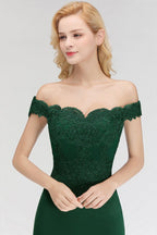Vestido de dama de honor de satén con hombros descubiertos y apliques largos de sirena