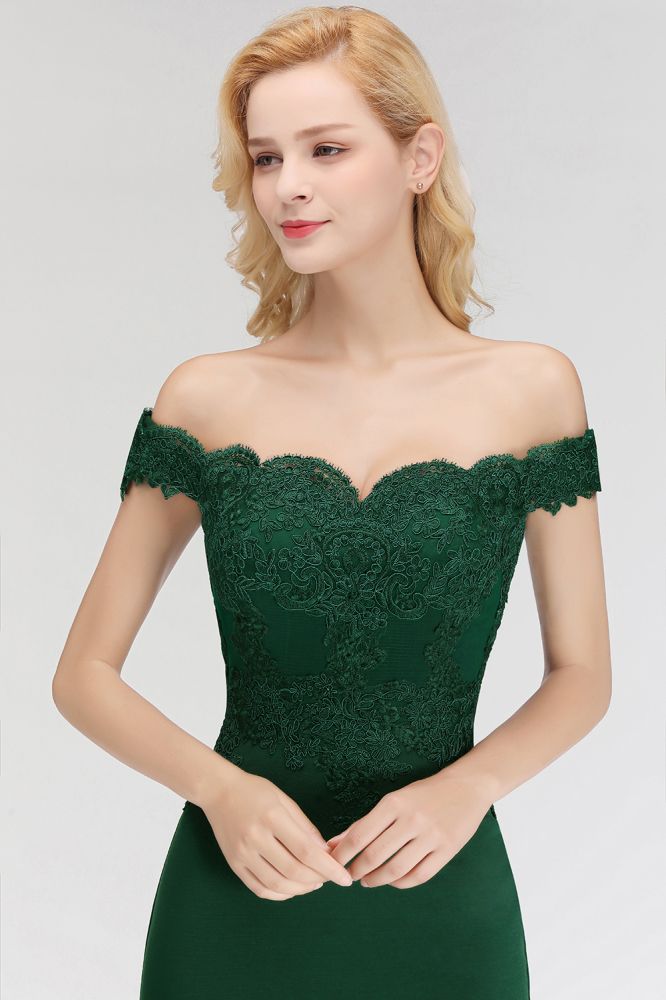 Vestido de dama de honor de satén con hombros descubiertos y apliques largos de sirena