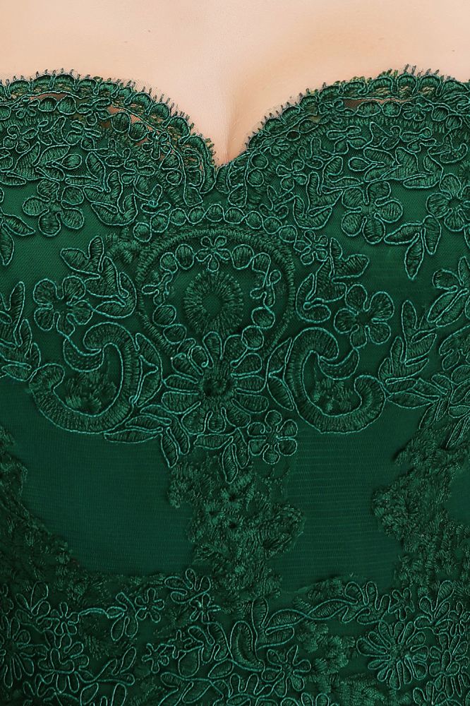 Vestido de dama de honor de satén con hombros descubiertos y apliques largos de sirena