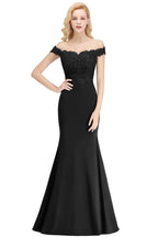 Vestido de dama de honor de satén con hombros descubiertos y apliques largos de sirena