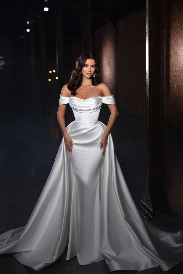Weißes, langes, schulterfreies Meerjungfrauen-Brautkleid aus Satin