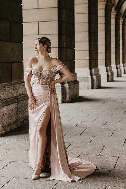 Vestido de fiesta de sirena de satén con hombros descubiertos, abertura lateral y cola desmontable