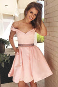 Schulterfreies, kurzes rosa Partykleid, Homecoming-Kleid mit Taschen PD125