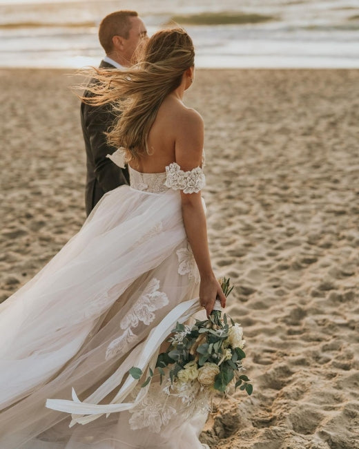 Vestido de novia sencillo con hombros descubiertos, tul y encaje, estilo Aline para playa