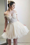 Vestido de fiesta con escote corazón, hombros descubiertos y apliques de cuentas PD059