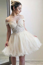 Vestido de fiesta con escote corazón, hombros descubiertos y apliques de cuentas PD059