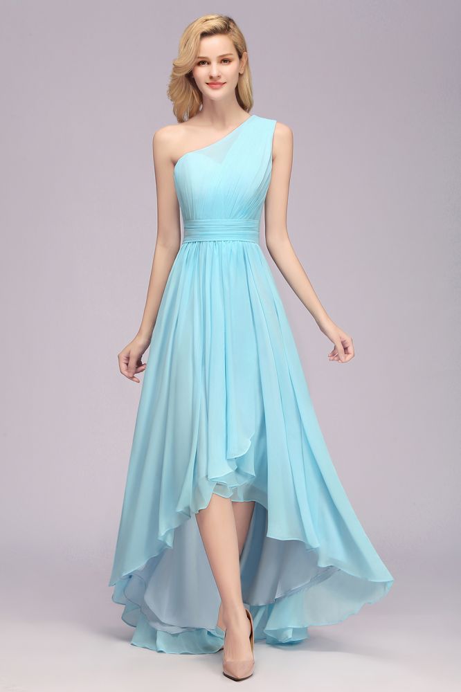 Vestidos de dama de honor de gasa de corte A con un solo hombro y corte alto-bajo para mujer