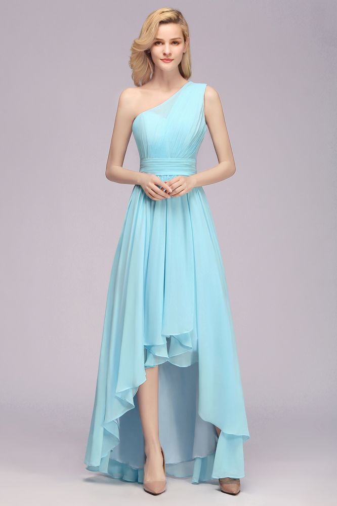 Vestidos de dama de honor de gasa de corte A con un solo hombro y corte alto-bajo para mujer