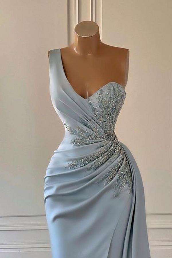 Vestido de fiesta azul de un solo hombro con pliegues de sirena