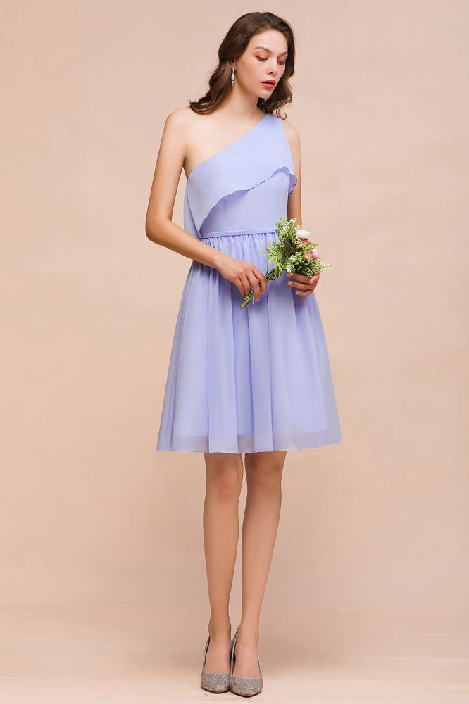 Vestido de dama de honor mini de un solo hombro color lavanda, de gasa, largo hasta la rodilla, sencillo, para uso diario.
