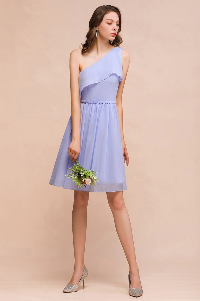Vestido de dama de honor mini de un solo hombro color lavanda, de gasa, largo hasta la rodilla, sencillo, para uso diario.
