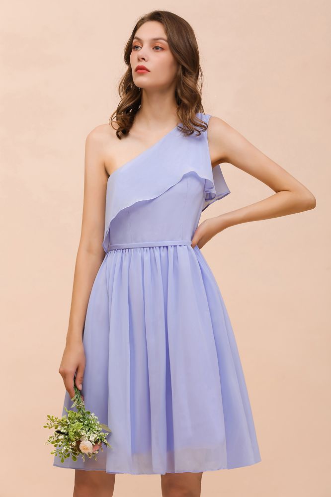 Vestido de dama de honor mini de un solo hombro color lavanda, de gasa, largo hasta la rodilla, sencillo, para uso diario.