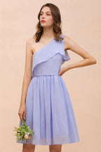 Vestido de dama de honor mini de un solo hombro color lavanda, de gasa, largo hasta la rodilla, sencillo, para uso diario.
