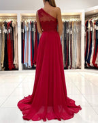 Rotes Ballkleid mit einer Schulter, bodenlanges ärmelloses Maxikleid mit Schlitz vorne