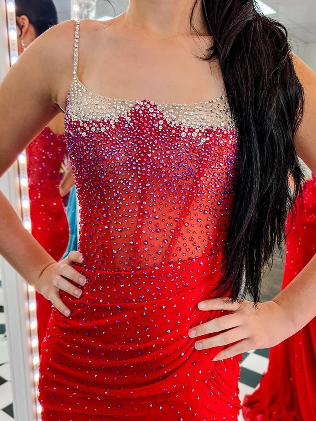 Oriole | Vestido de fiesta de sirena con tirantes finos, cuentas y abertura