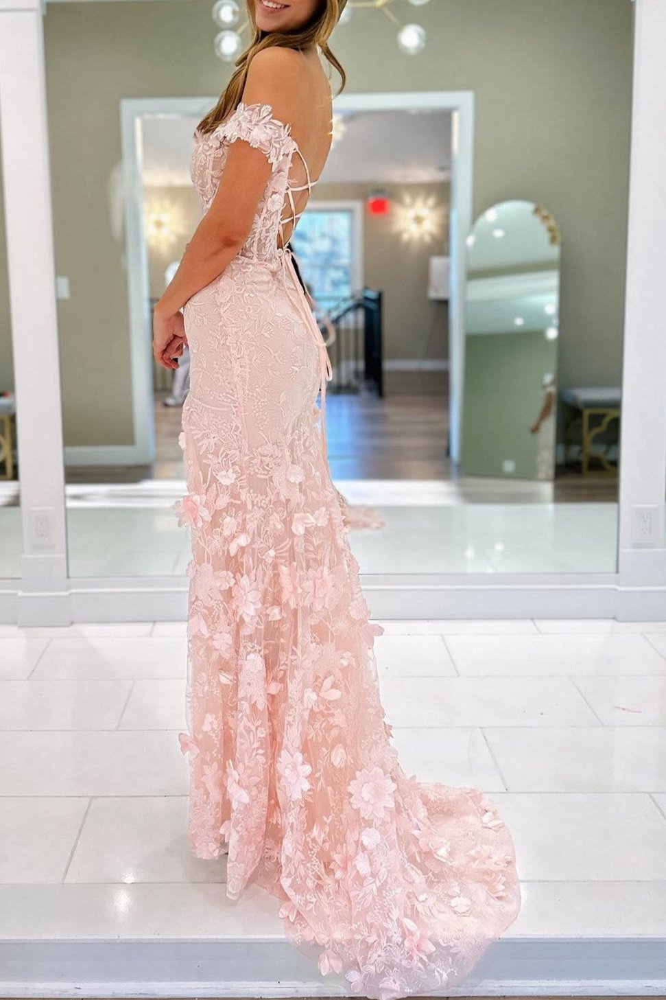 Paradis | Schulterfreies, langes Ballkleid aus floraler Spitze mit Schlitz