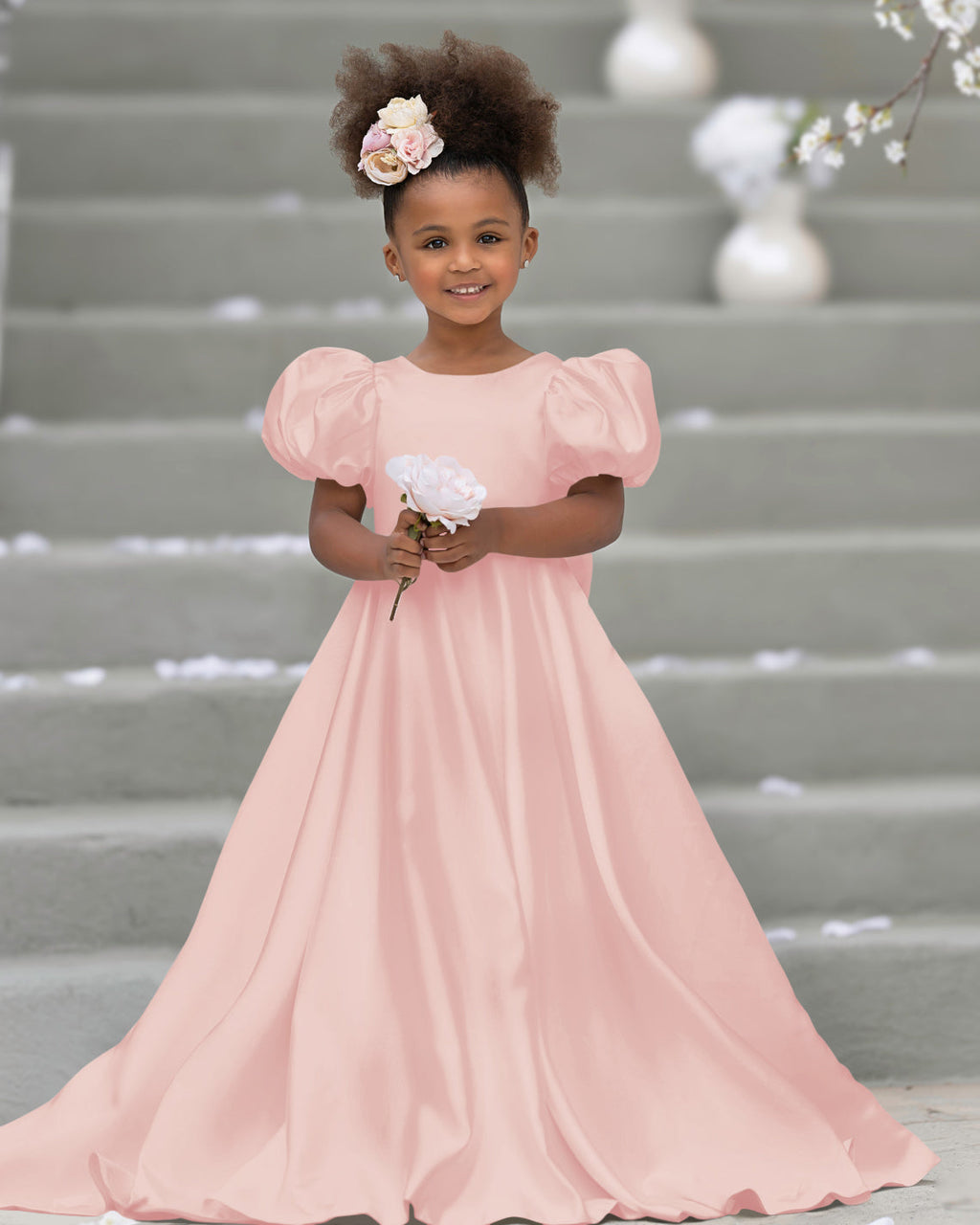 Vestido para niña de las flores con cola larga, mangas abullonadas, lazo en la espalda y botones