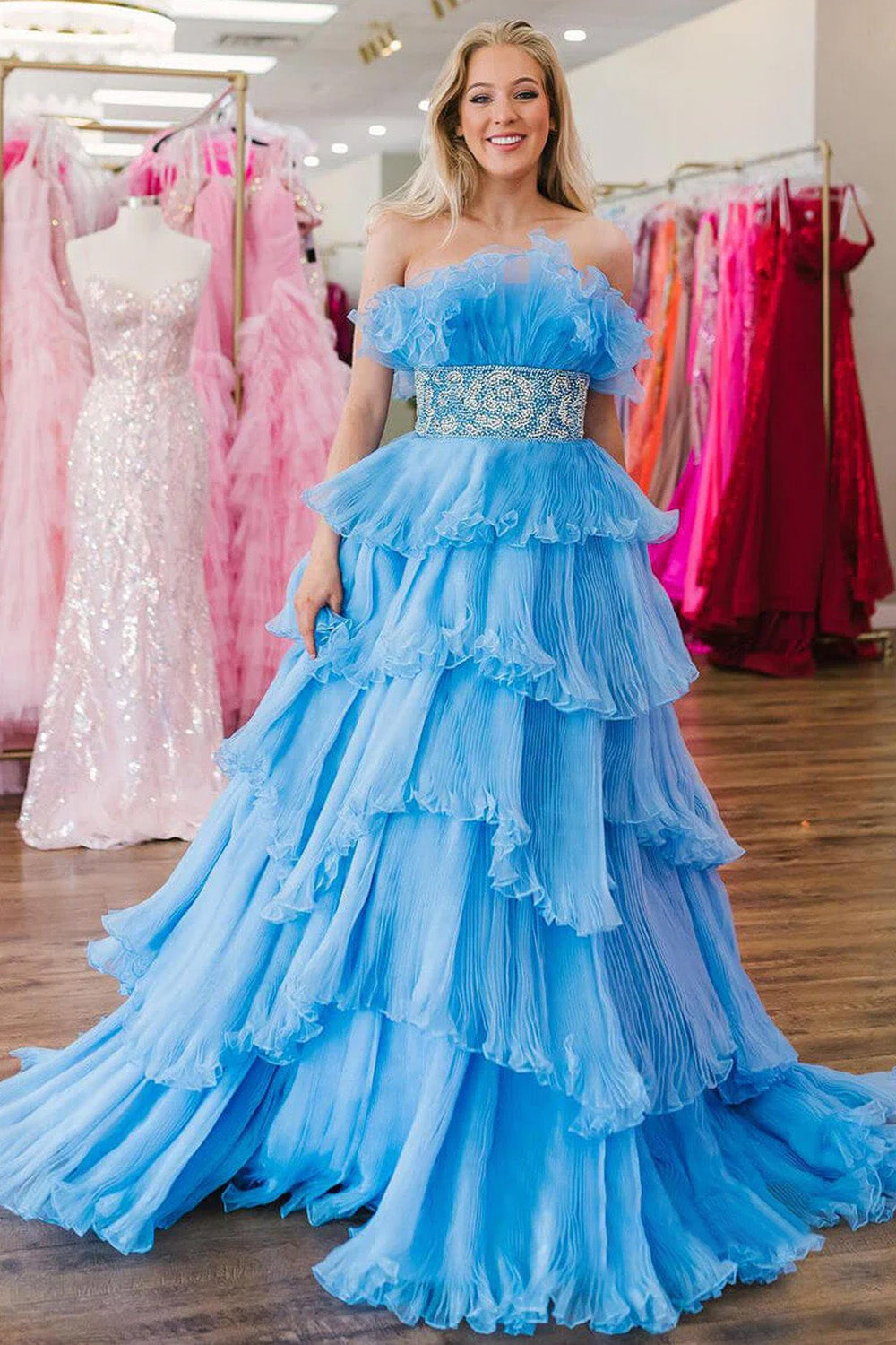 Peyton | Vestido de fiesta largo sin tirantes, corte A y volantes