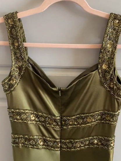 Philomena | Vestidos de fiesta largos de satén verde oliva con cuentas