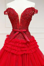 Vestido de fiesta largo rosa de tul con volantes y hombros descubiertos con lazo