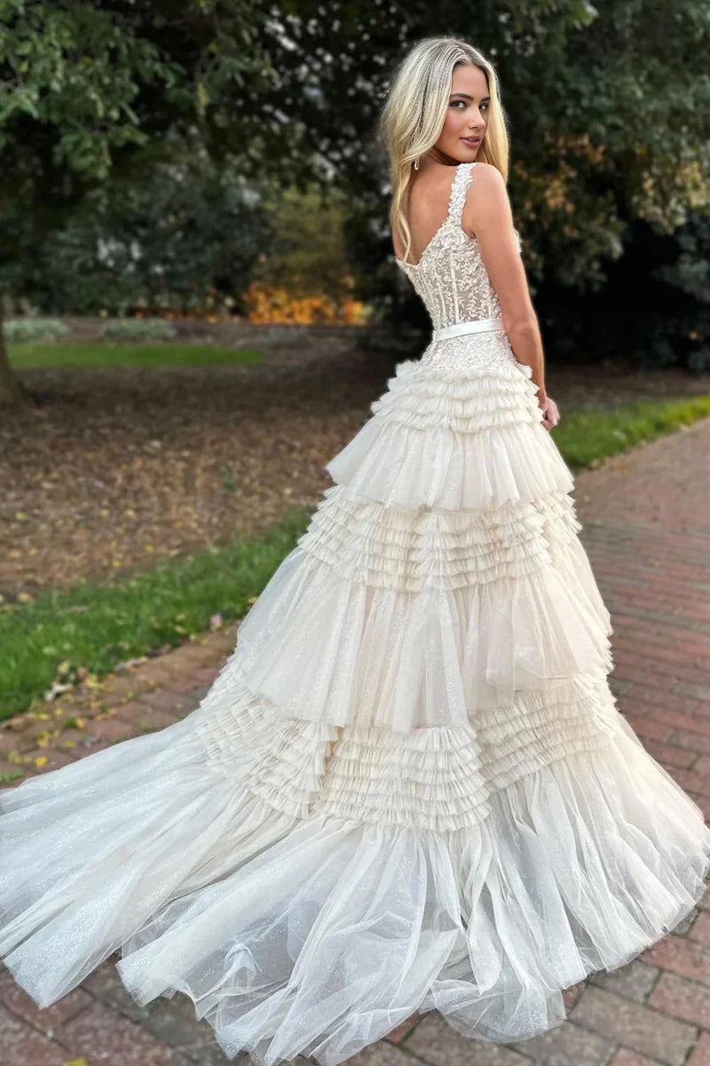 Vestido de fiesta largo rosa de tul con volantes y hombros descubiertos con lazo