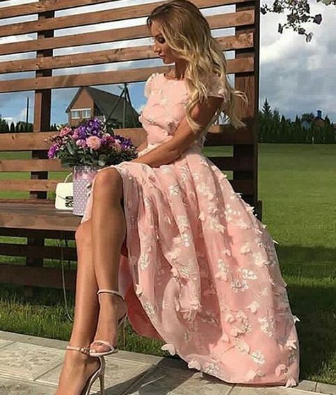Vestidos de fiesta cortos rosas con flores, joya, corte A y largo hasta la rodilla