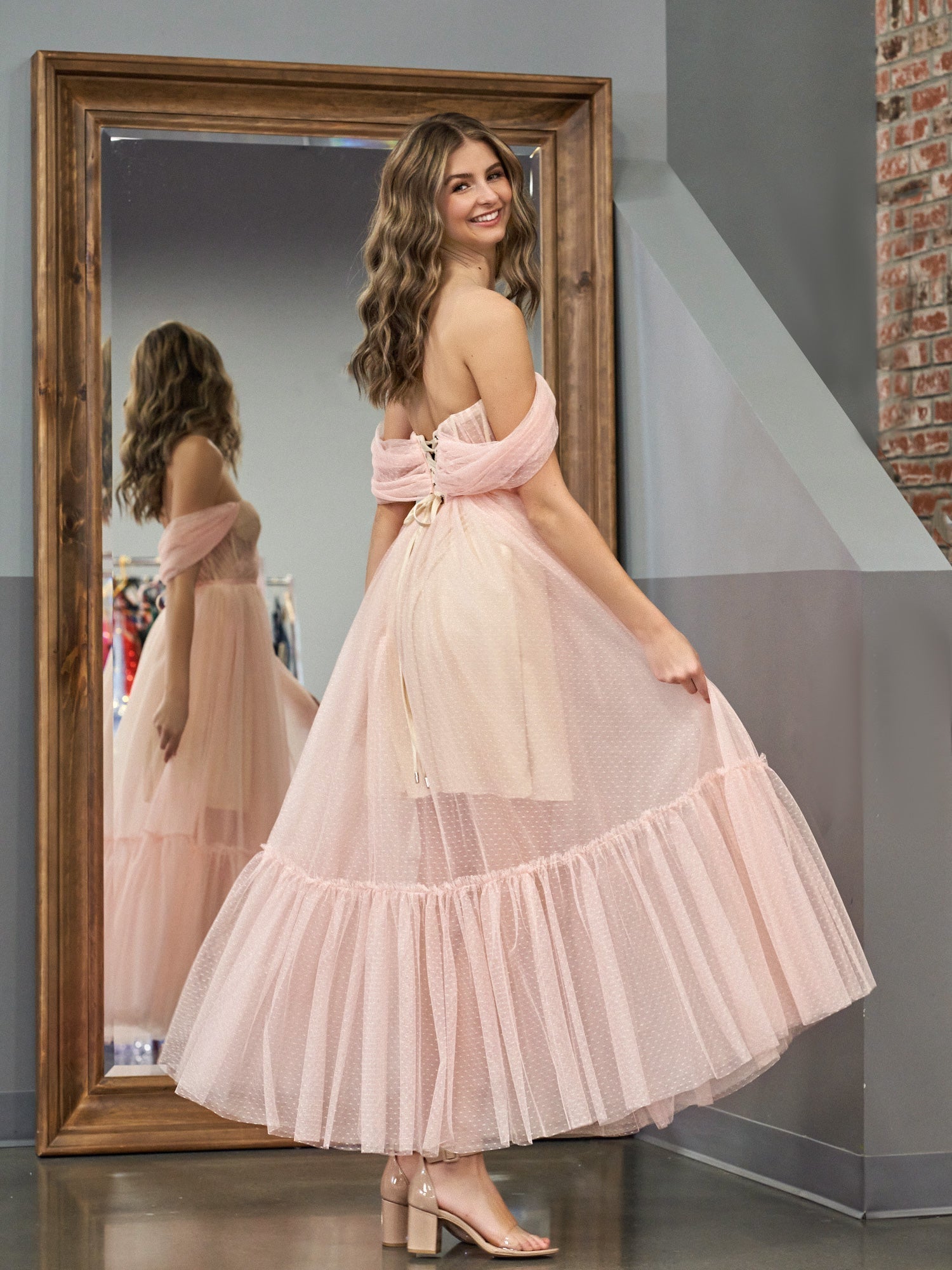 Nova | Vestido de fiesta de tul rosa con escote corazón y corte A hasta la rodilla