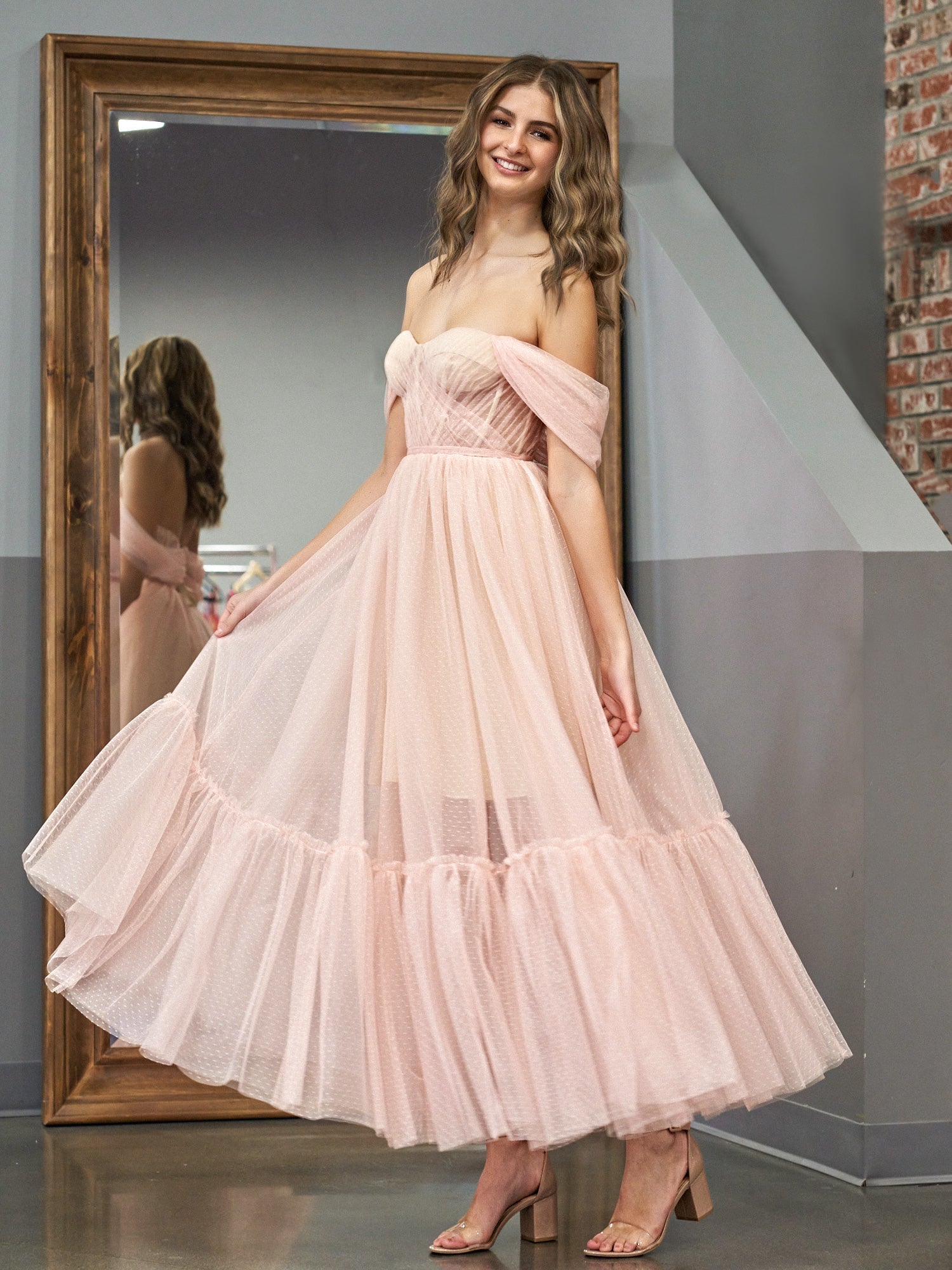 Nova | Vestido de fiesta de tul rosa con escote corazón y corte A hasta la rodilla