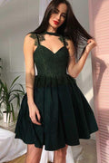 Marineblaues Ballkleid mit Plissee, Cut-Outs und Spitze PD075