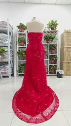 Alcyone | Meerjungfrau-Ballkleid mit U-Ausschnitt und roten Pailletten und Schlitz F1065