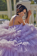 Vestido de fiesta princesa de corte A, color lila, con tirantes y volantes, sin mangas
