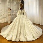 Vestido de novia elegante de princesa con corte en A, mangas largas y encaje con cola