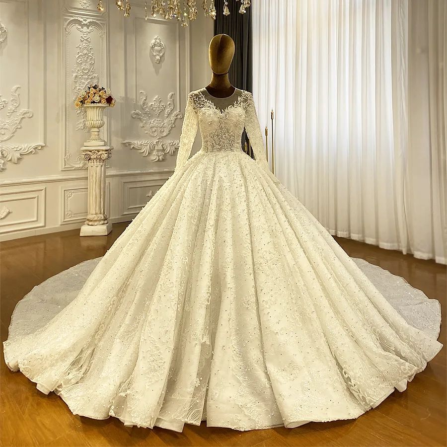 Vestido de novia elegante de princesa con corte en A, mangas largas y encaje con cola