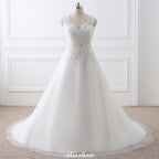 Elegantes Prinzessinnen-Brautkleid aus Spitze mit V-Ausschnitt und Tüll