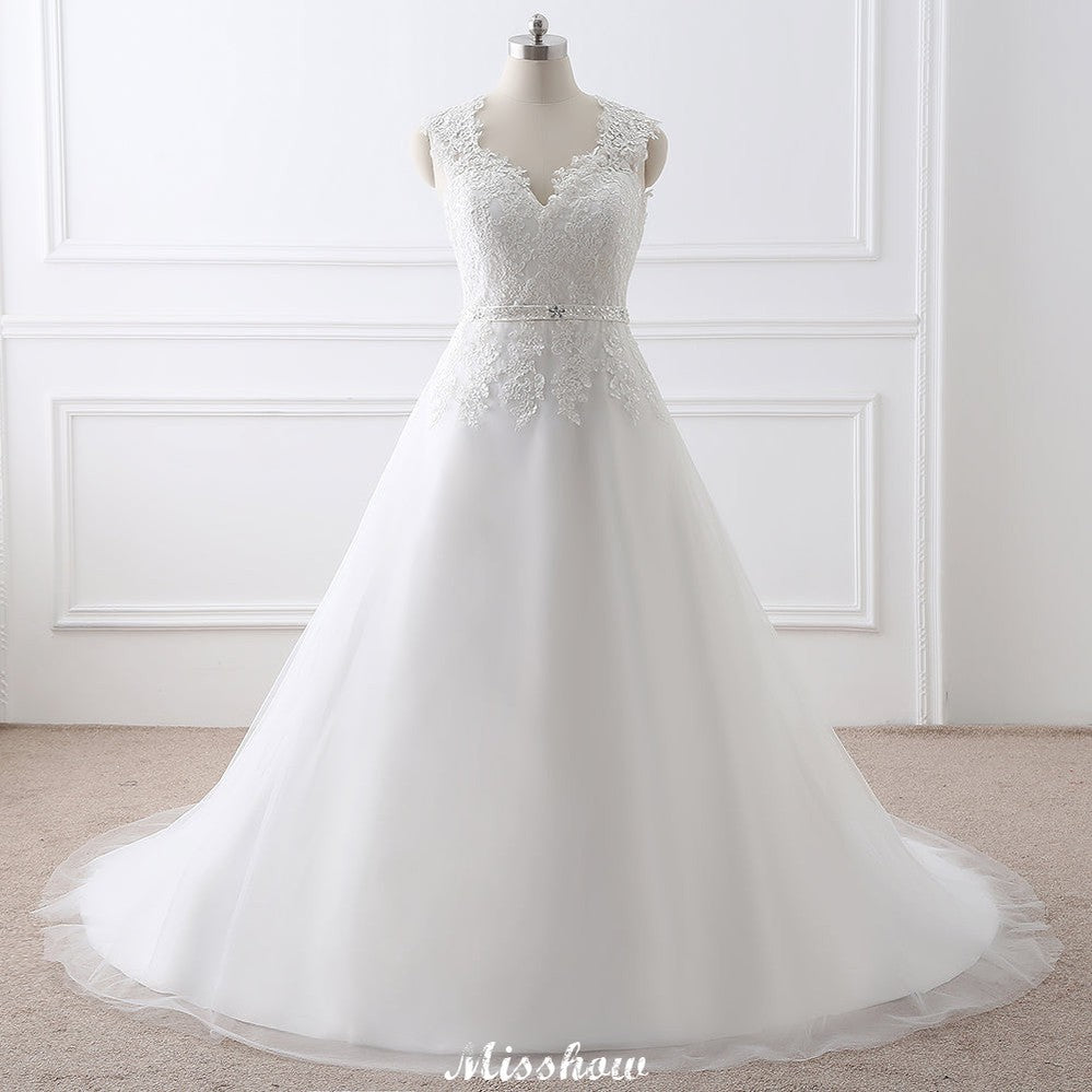Elegantes Prinzessinnen-Brautkleid aus Spitze mit V-Ausschnitt und Tüll