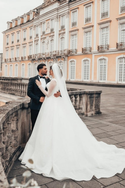 Vestidos de novia blancos largos de corte A con mangas largas de princesa
