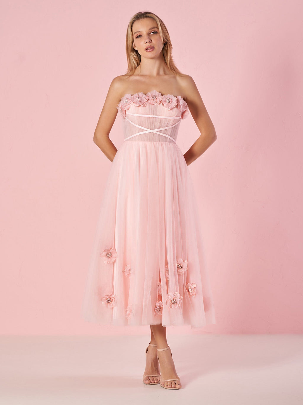 Pandora | Vestido de fiesta sin tirantes estilo princesa rosa claro con flores