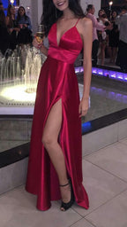 Vestido de noche con escote en V y tirantes finos en forma de A Y804