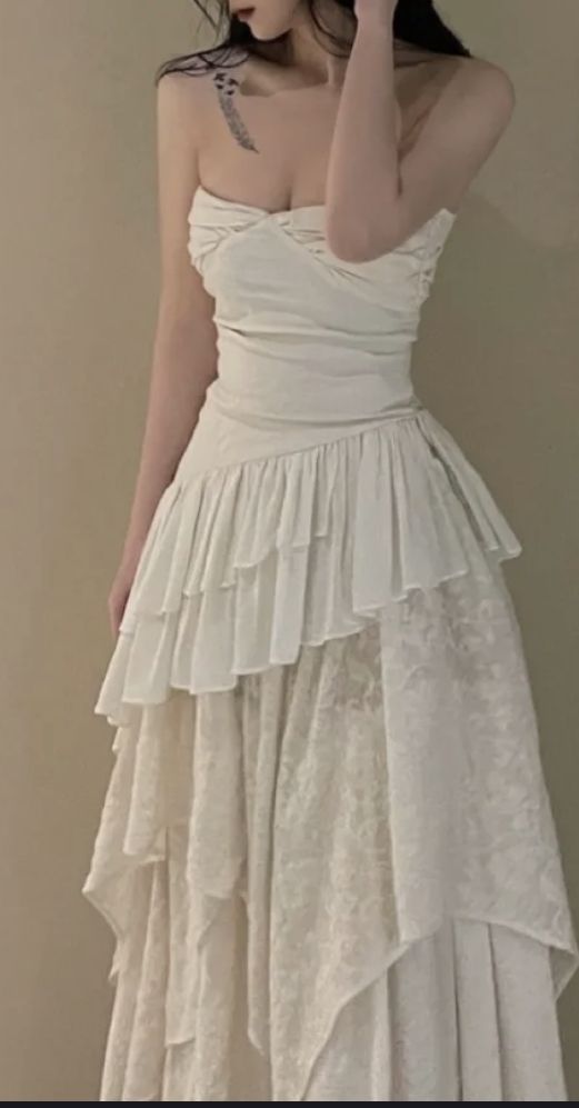 Trägerloses weißes unregelmäßiges Seitenballkleid, schickes weißes Abendkleid Y1815