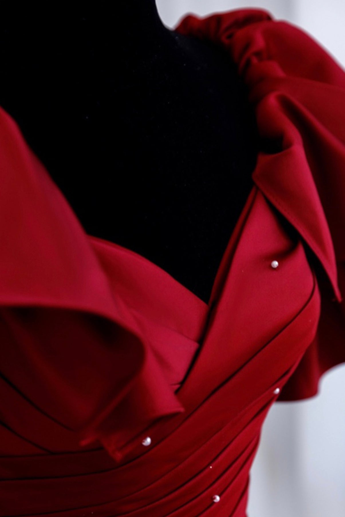 Vestido de noche largo de satén burdeos con corte A Y518